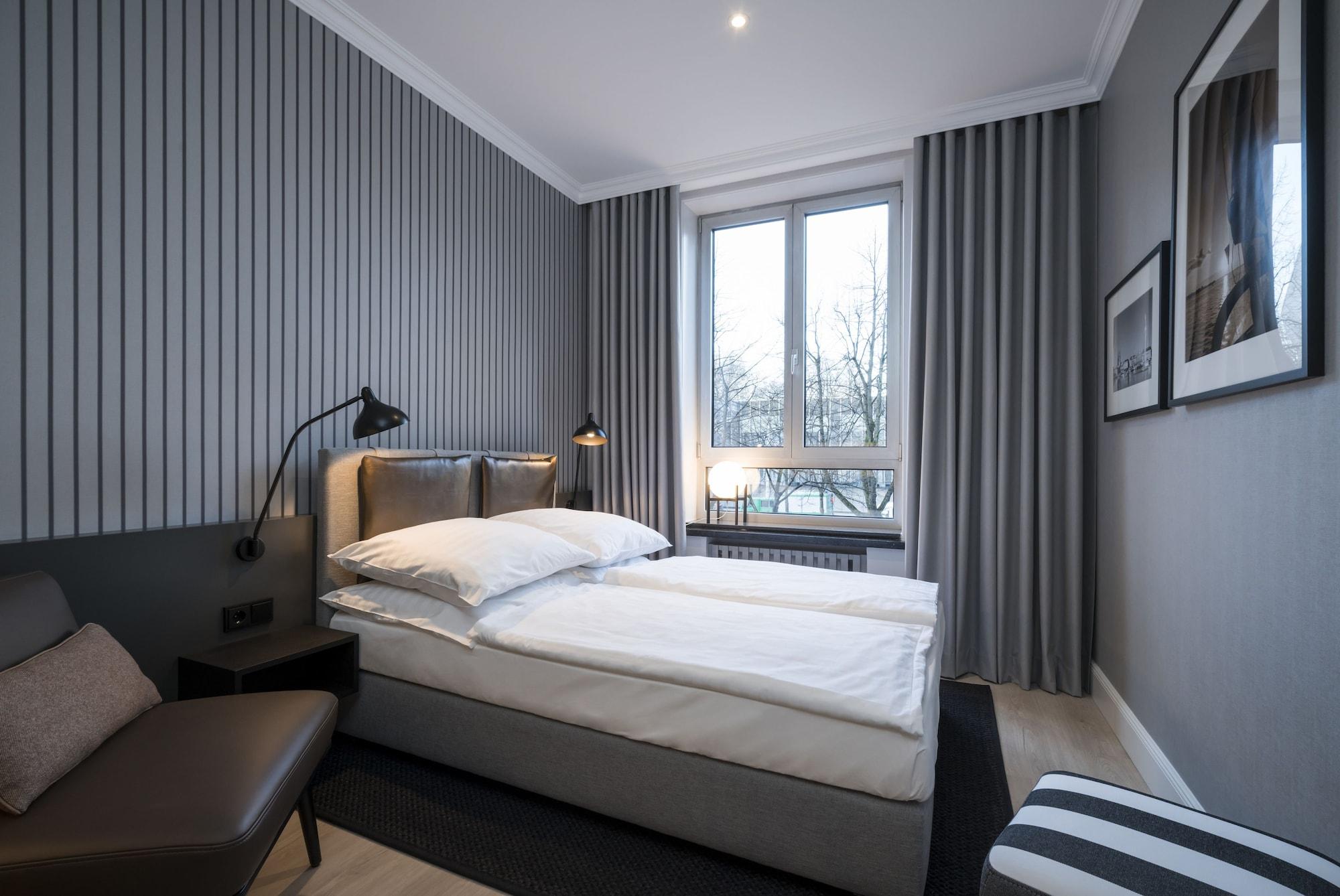 Alster-hof 3*
