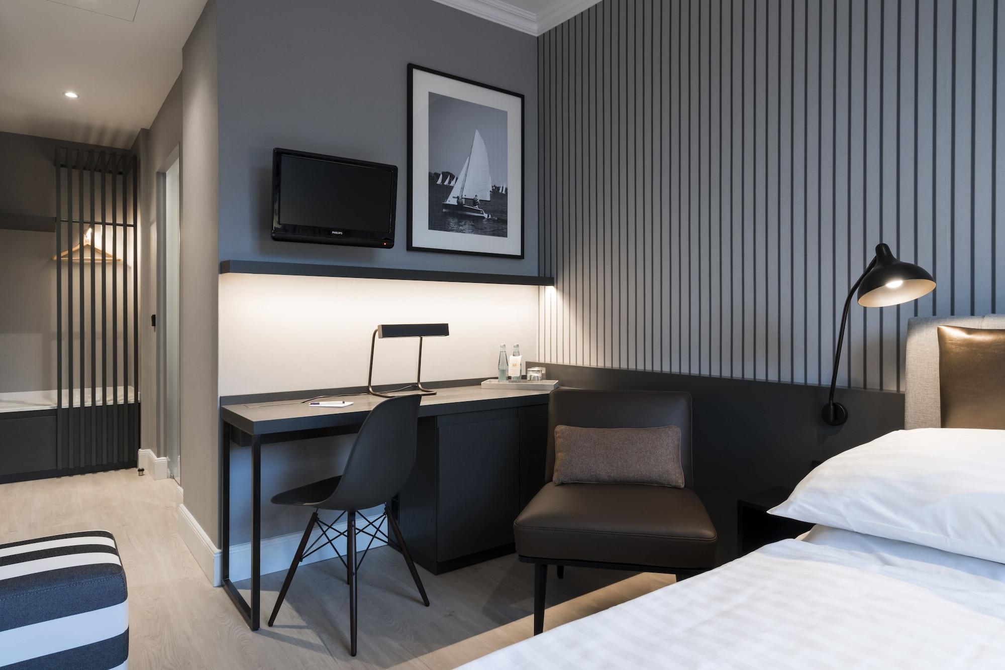 Alster-hof Hotel 3*