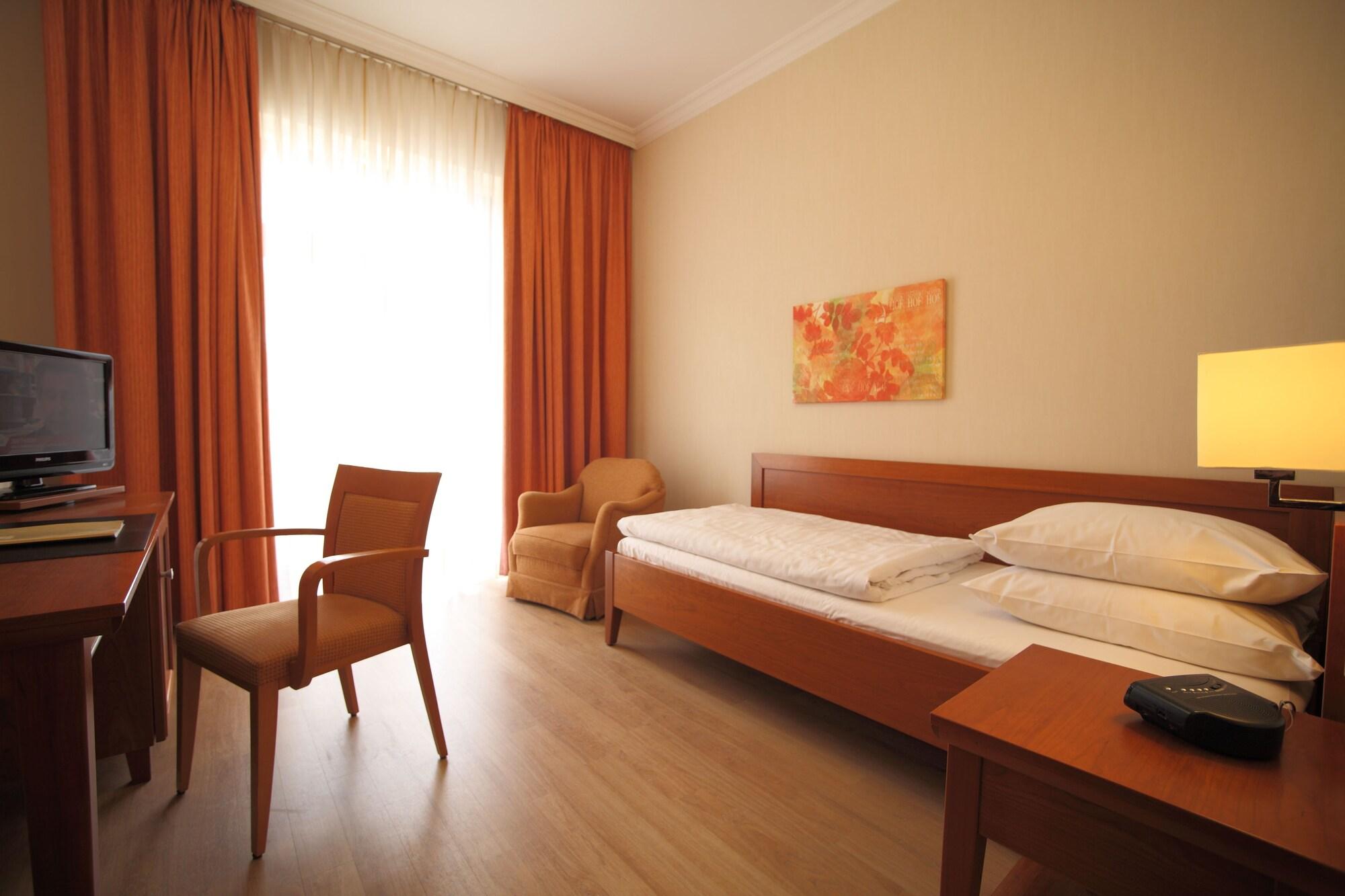 Alster-hof Hotel 3*