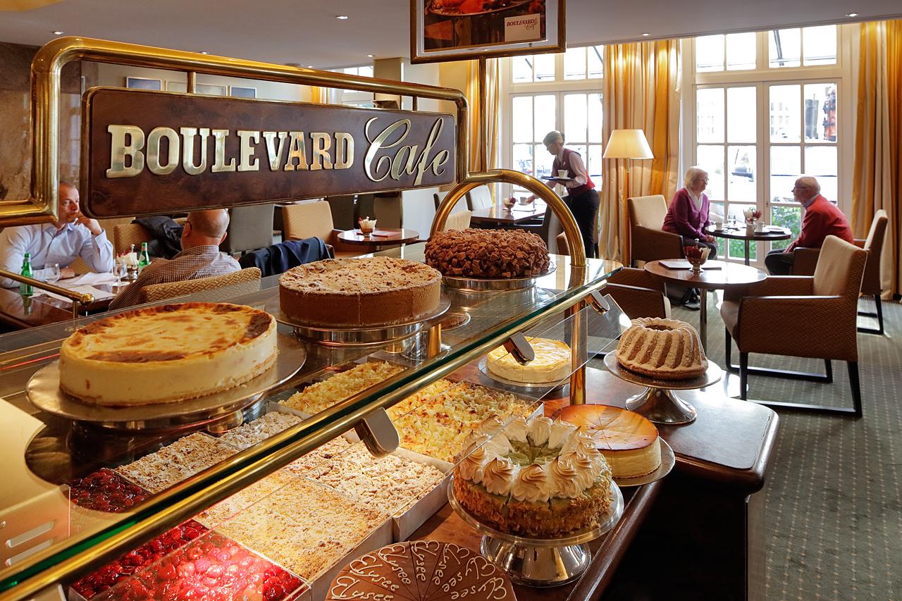 Grand Elysee Hotel 5*