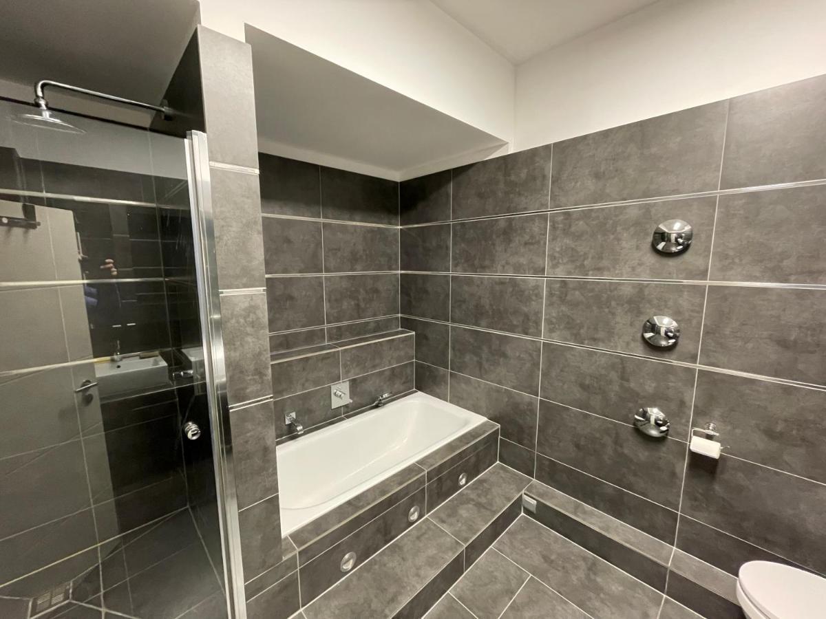 Truretreats Design Loft Fuer 8 Personen I Riesige Kueche I Echarger I 65z Smarttv I 150qm Hamburg-Harburg