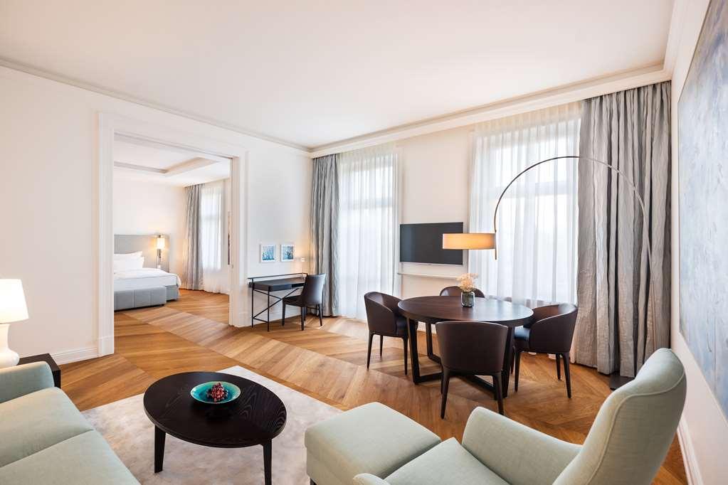 Grand Elysee Hotel 5*