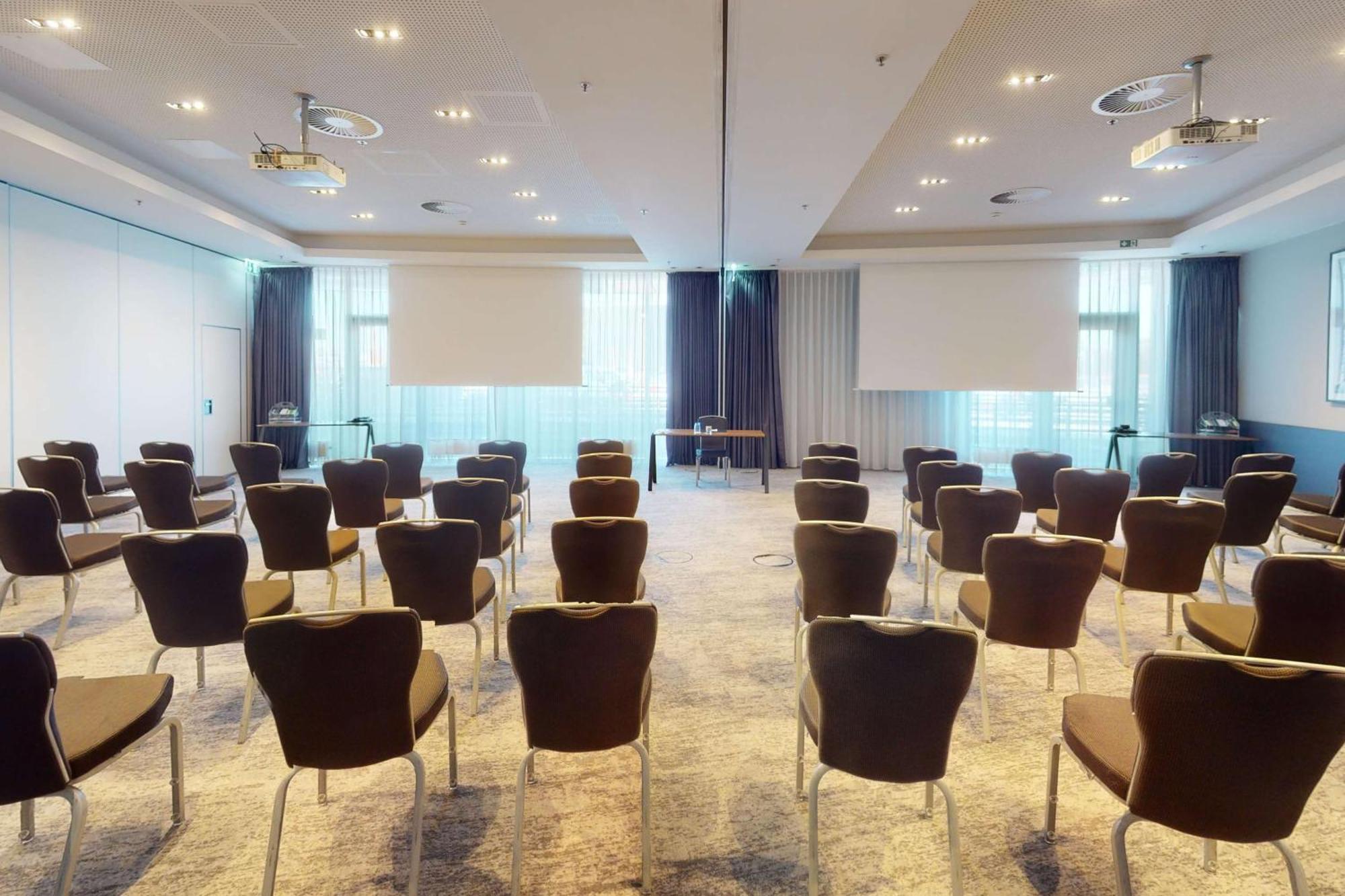 Radisson Blu Hotel, Airport Hotel 4*