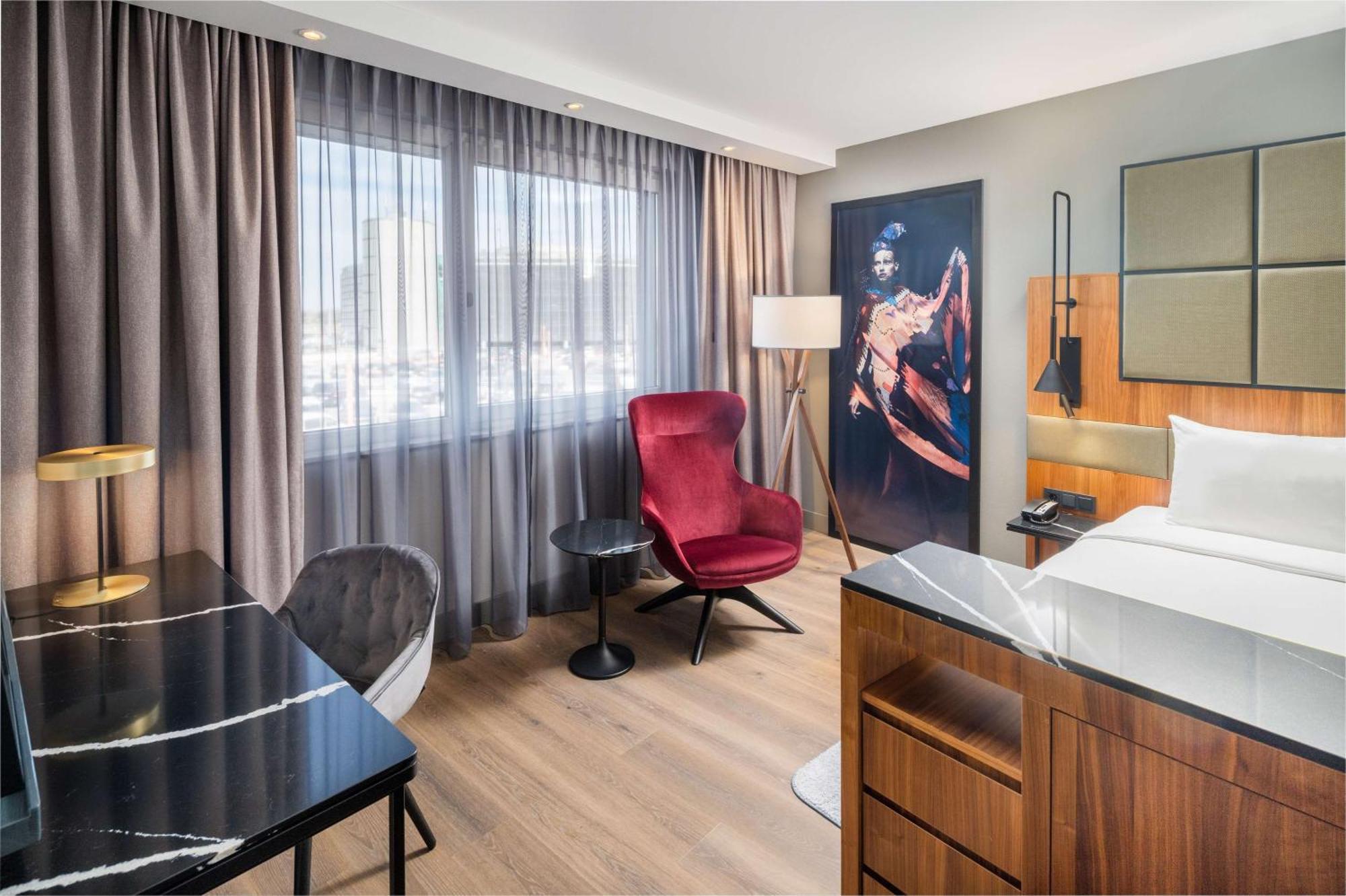 Radisson Blu Hotel, Airport 4*