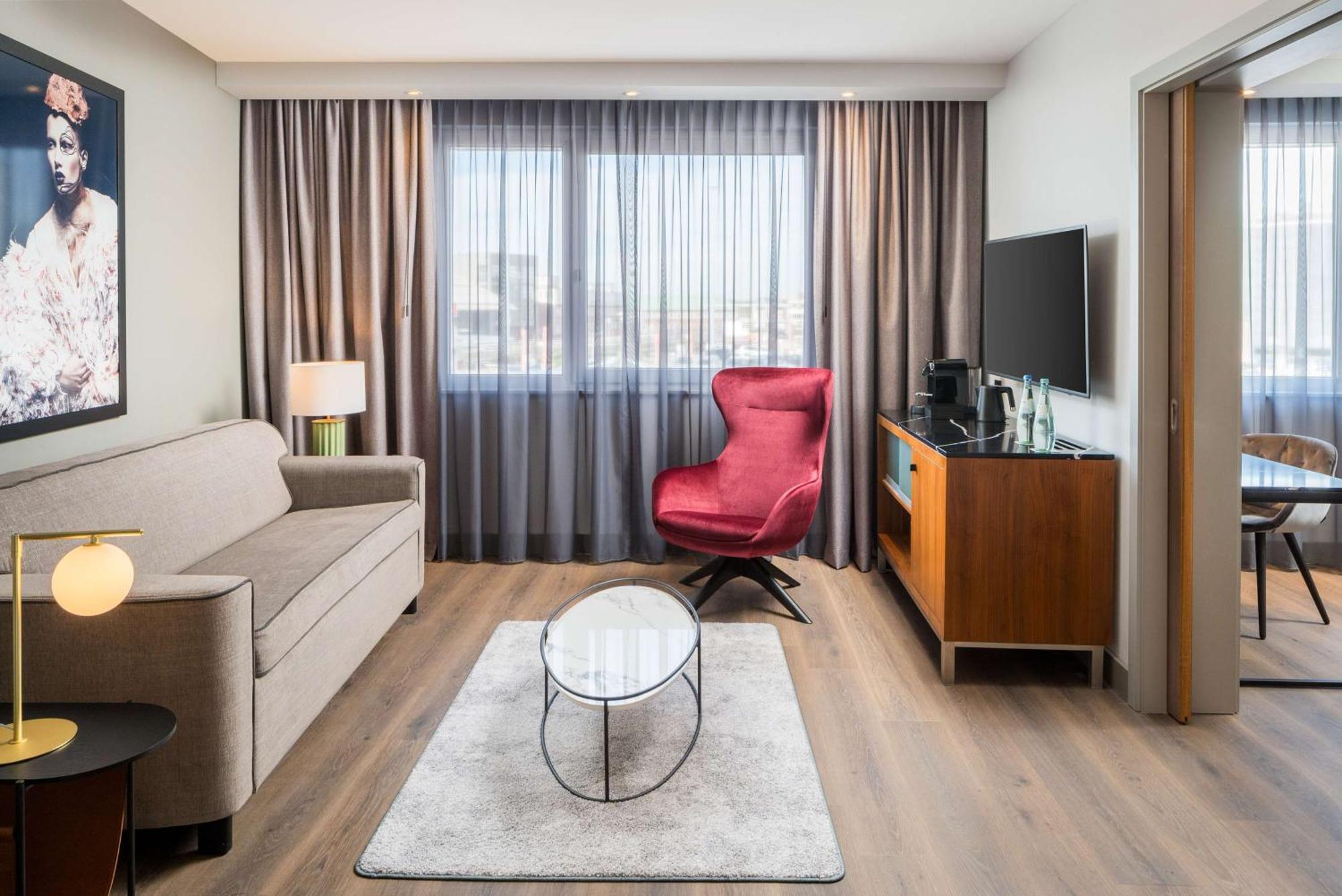 Radisson Blu Hotel, Airport