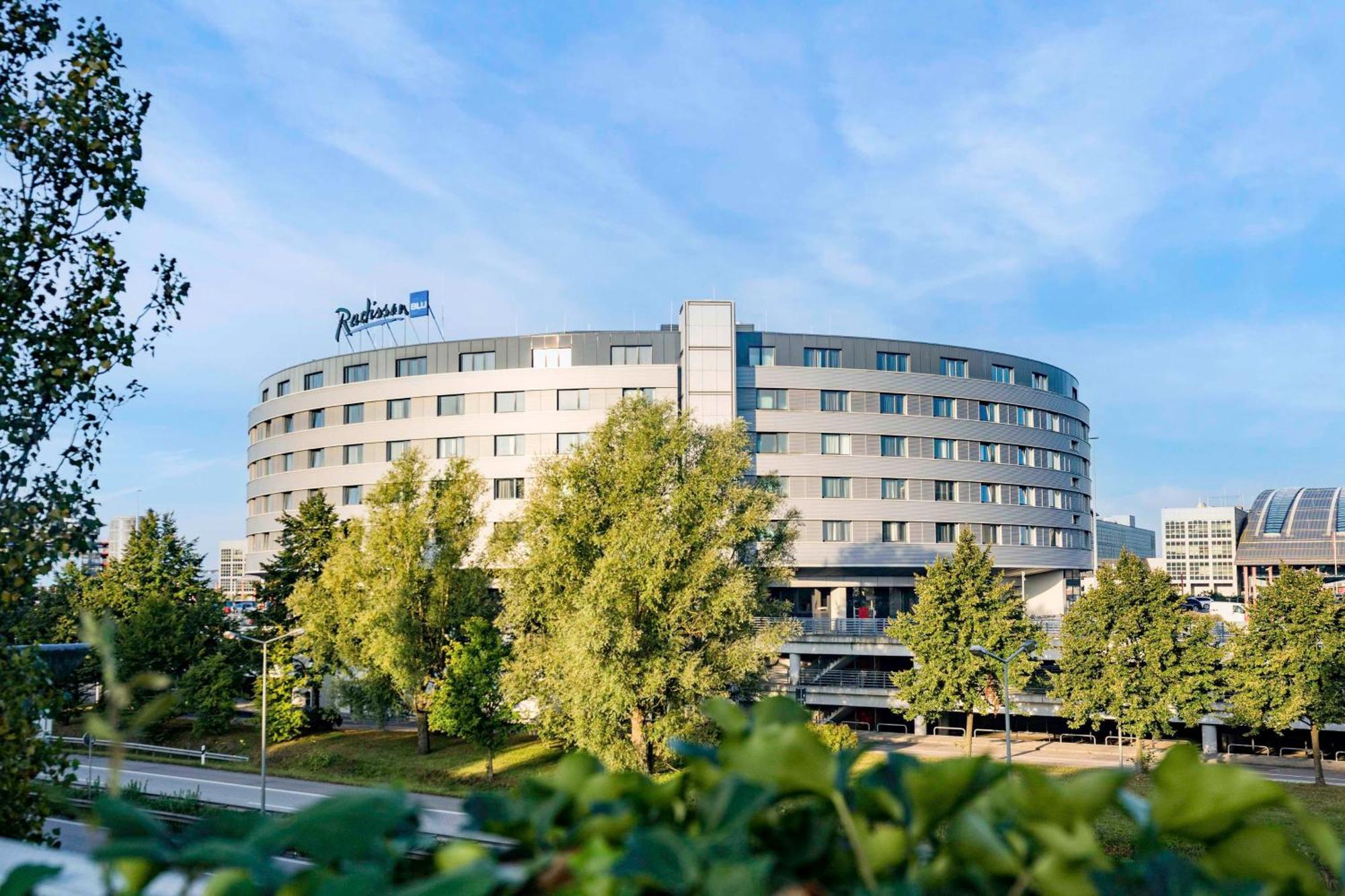 Radisson Blu Hotel, Airport