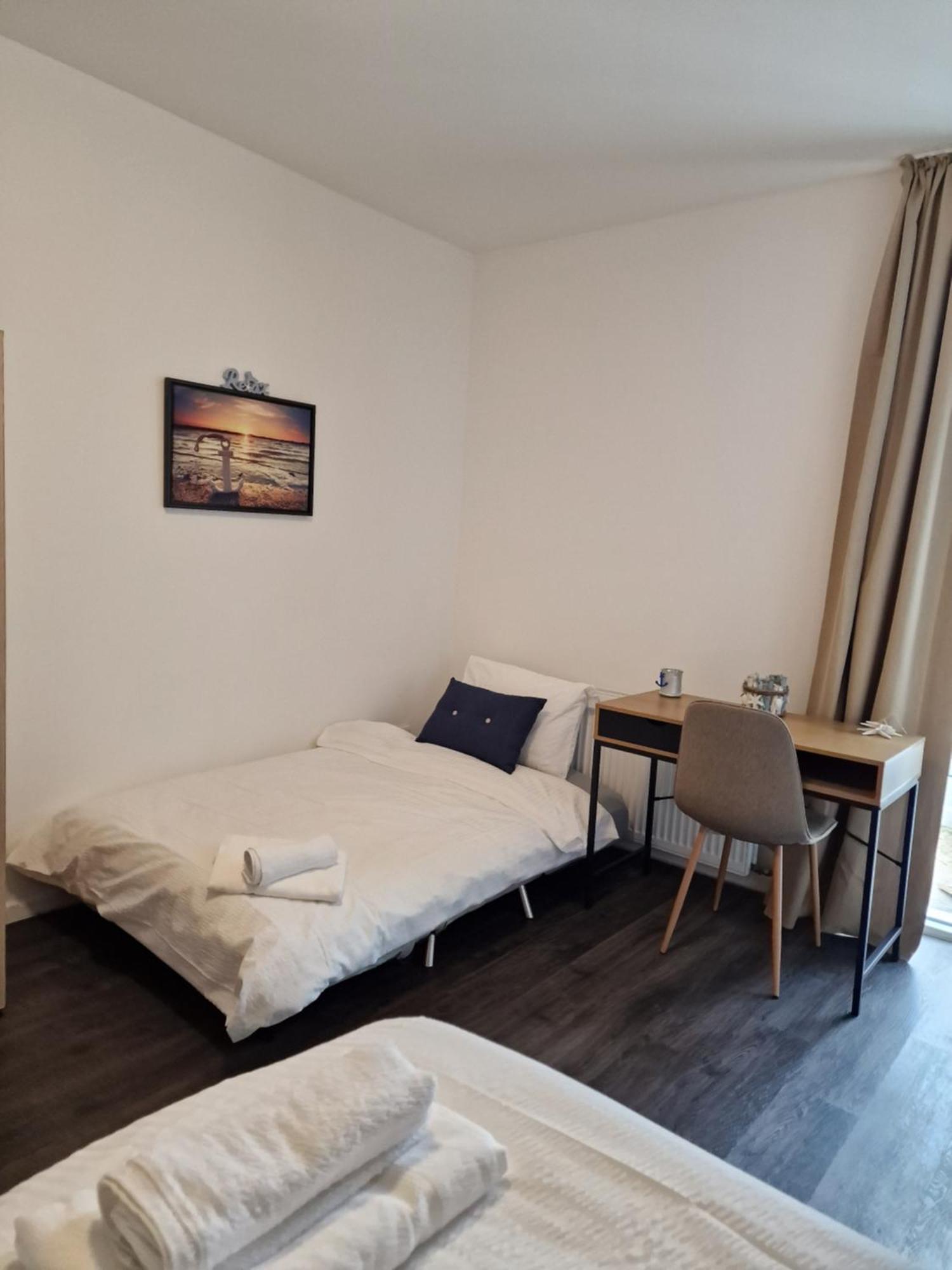 Seehafen Hostel *