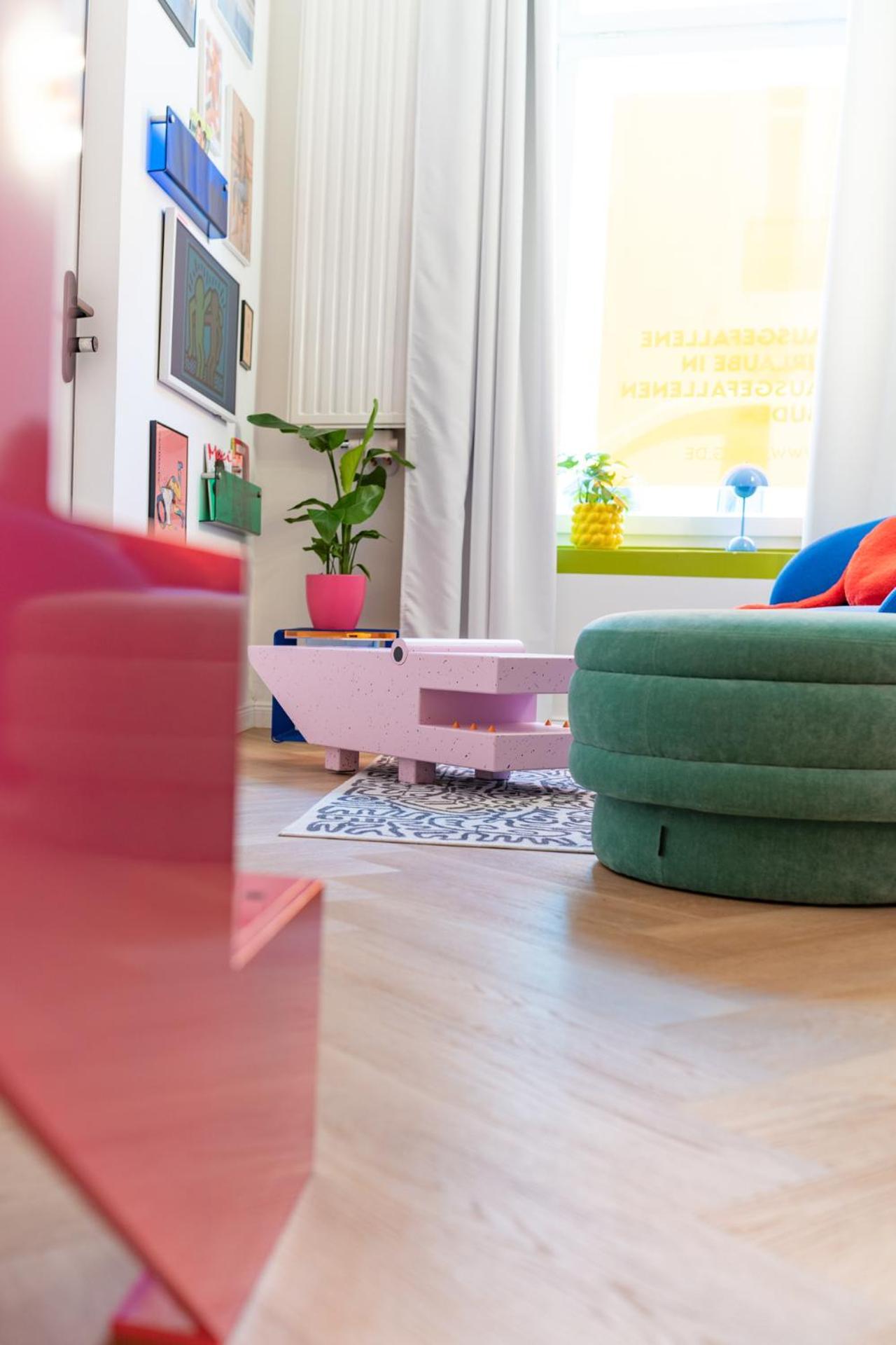 Retropop Design , Designerzimmer Fuer Je 2 Personen, Lage, Wifi Aparthotel *
