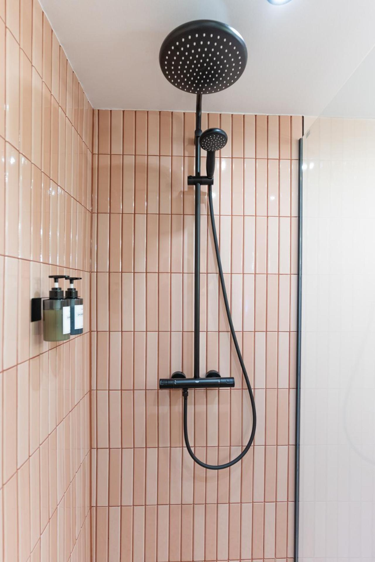 Retropop Design , Designerzimmer Fuer Je 2 Personen, Lage, Wifi * Hamburg