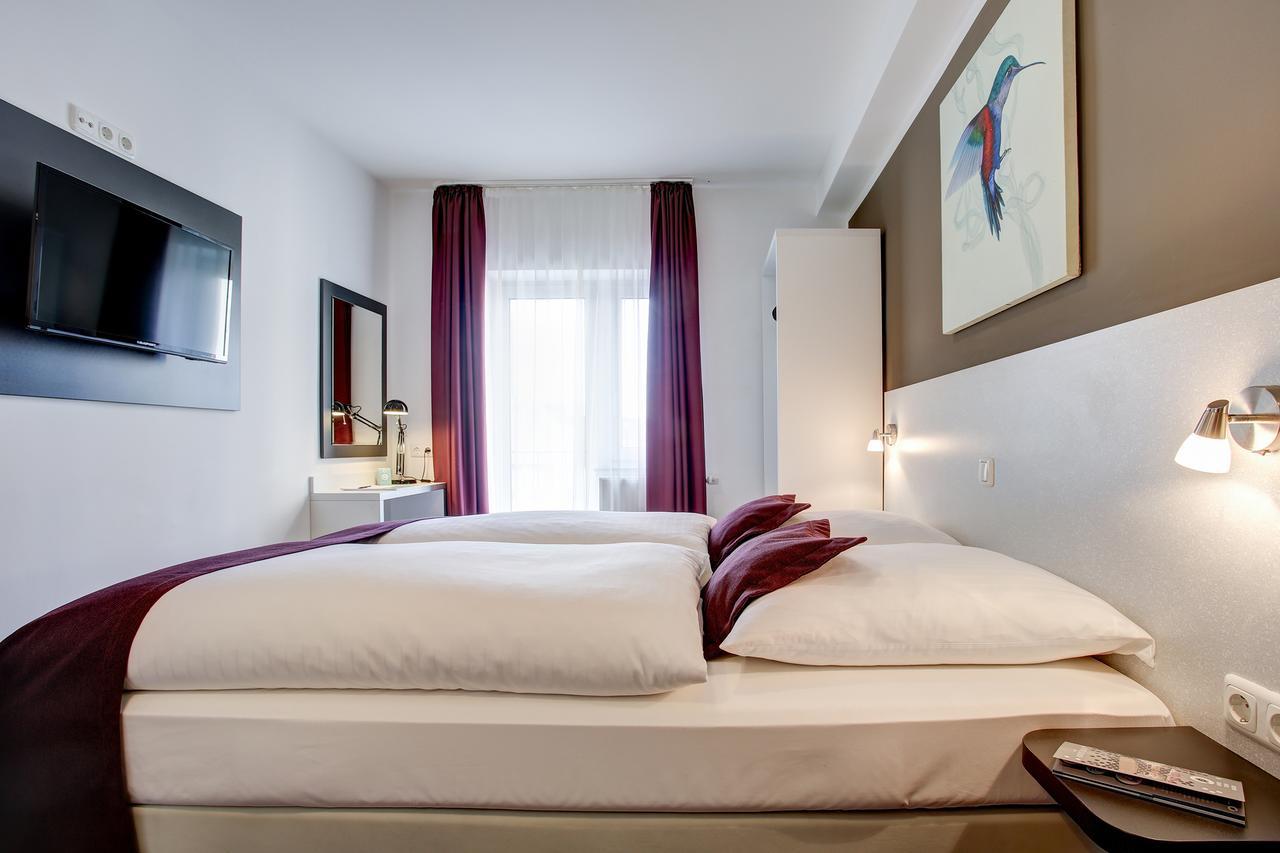 Hotel West 3*