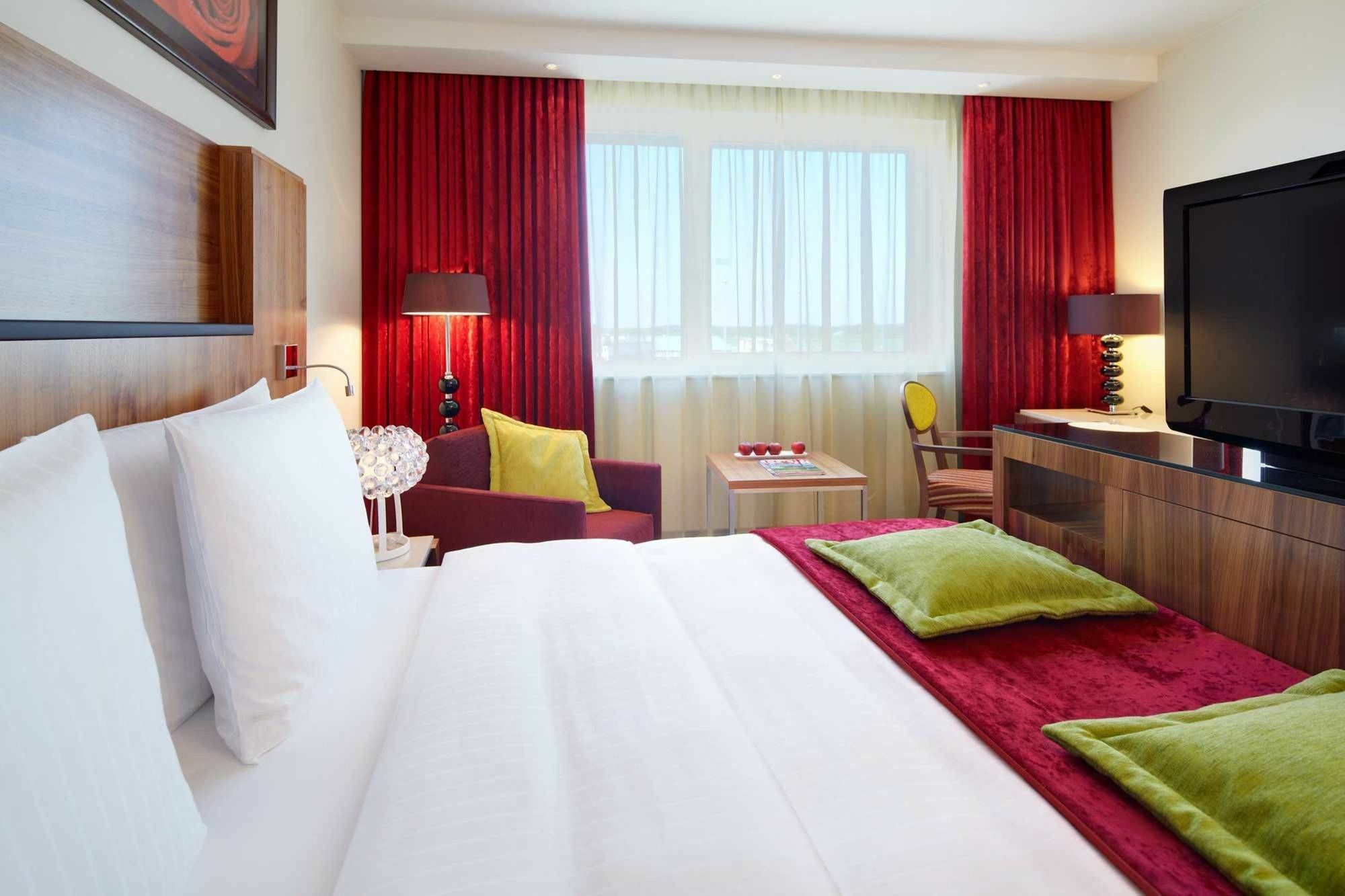 Hotel Radisson Blu Hotel, Airport 4*