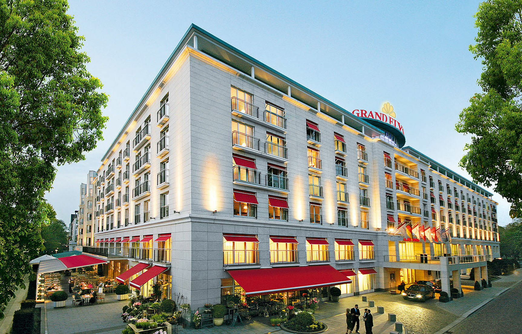 Grand Elysee Hotel 5*