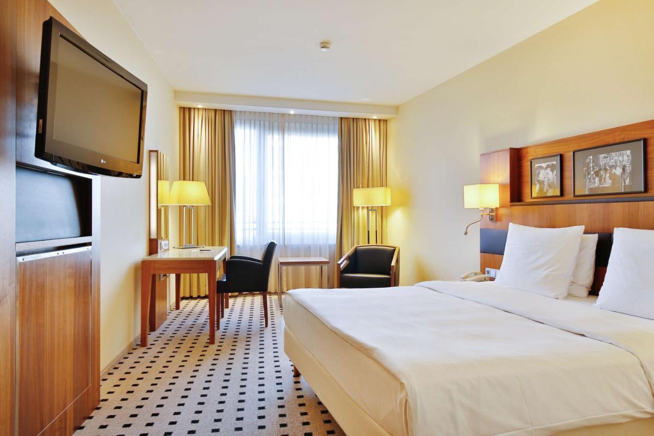 Radisson Blu Hotel, Airport Hotel