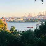 Bezaubernde Gaestesuite Mit Terrasse Im Hinterhof