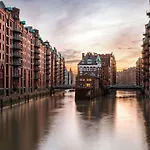 Super 8 By Wyndham Hamburg Mitte