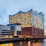Super 8 By Wyndham Hamburg Mitte