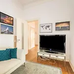 Grosszuegige Altbauwohnung In Bestlage