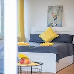 Beautiful 2 Bedroom Apartment Incl Parking