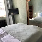 Ferienwohnung Alte Schule 22 Am Saseler Markt 2 Schlafzimmer & Baeder Hochwertig