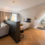Clounys Hotel