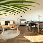 Airport Apartment Fuer 4 - Smart Tv - Kueche - Echarger