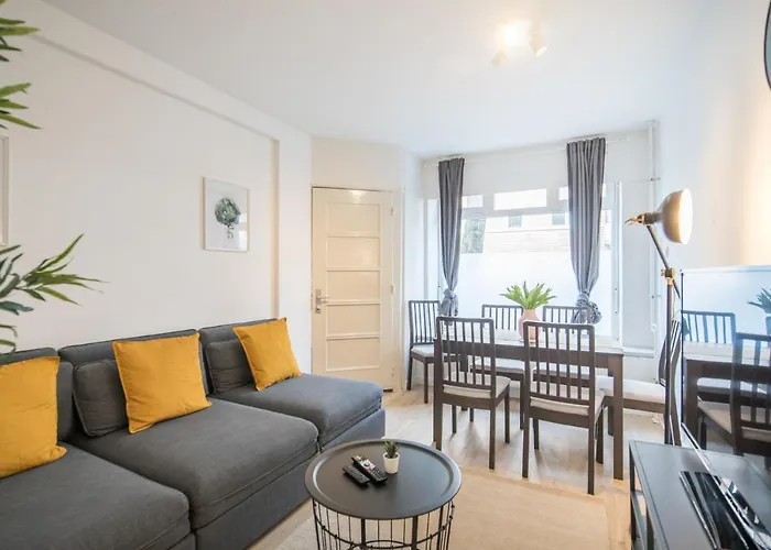 Stylish 2 Room Apartment +New Bathroom & Kitchen