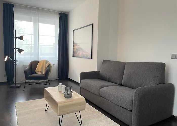 Airport Apartment Fuer 4 - Smart Tv - Kueche - Echarger