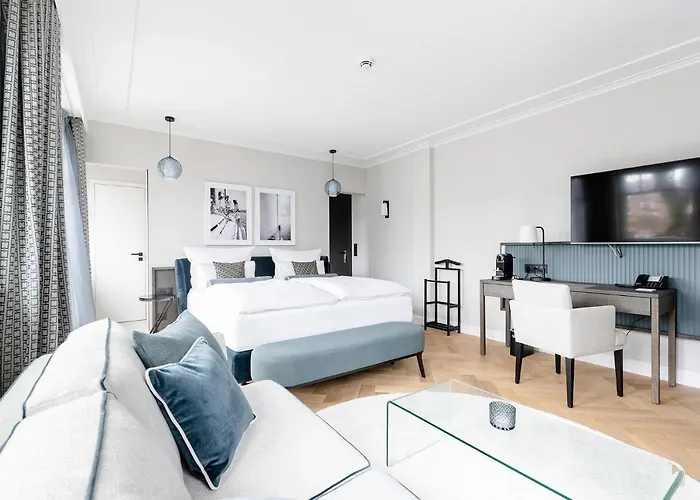 Clounys Hotel