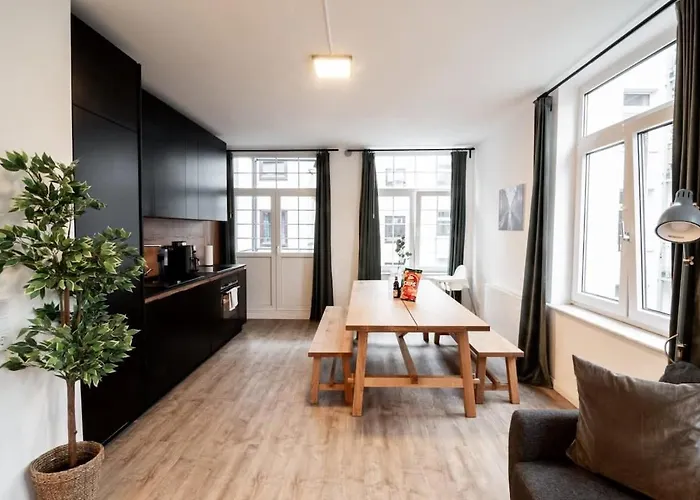 Hamburg Gem For 12