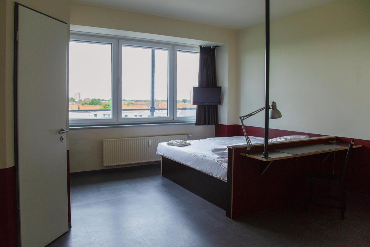 Base Aparthotel