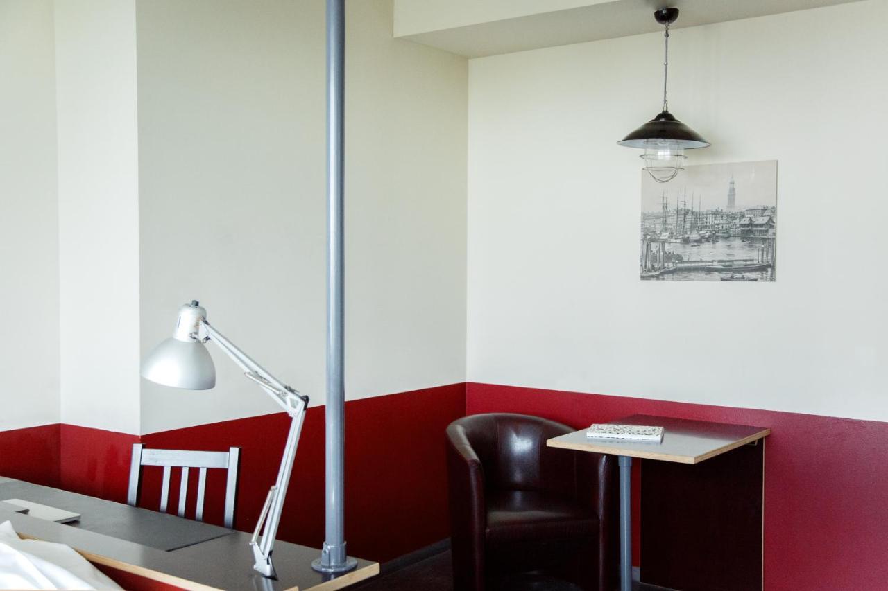 Base Aparthotel 3*