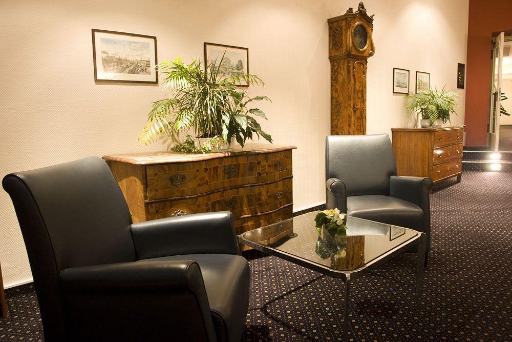 Fuerst Bismarck Hotel 3*