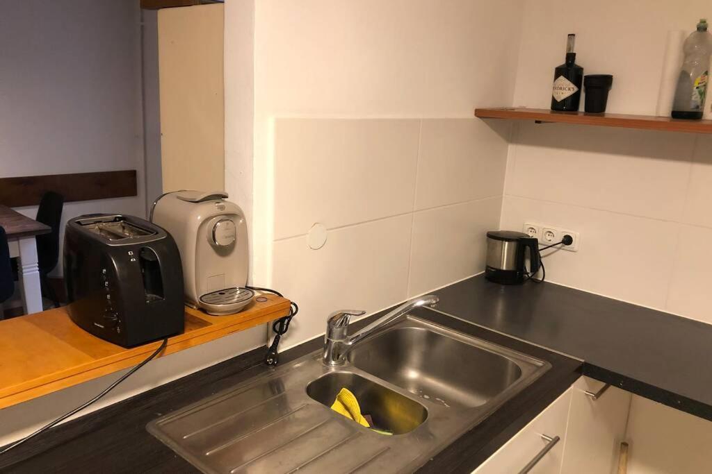 Apartment Gemuetliche 3-zkb Wc Souterrainwohnung In Bestlage