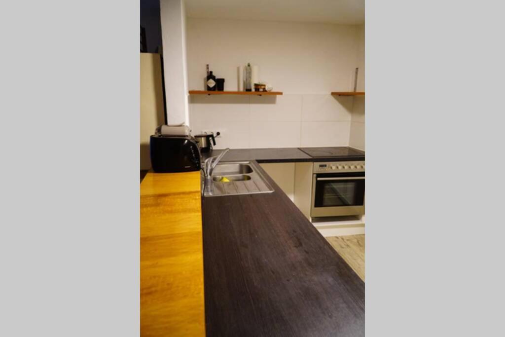 Gemuetliche 3-zkb Wc Souterrainwohnung In Bestlage Apartment