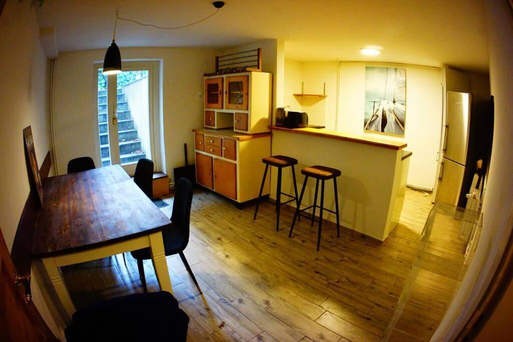 Apartment Grosszuegige 185m2-altbauwohnung In Bestlage 7zimmer-2baeder-2kuechen-2wcs Hamburg