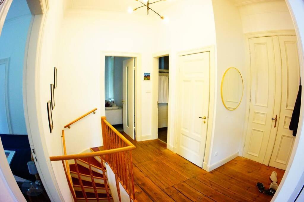 Grosszuegige 185m2-altbauwohnung In Bestlage 7zimmer-2baeder-2kuechen-2wcs Apartment Hamburg