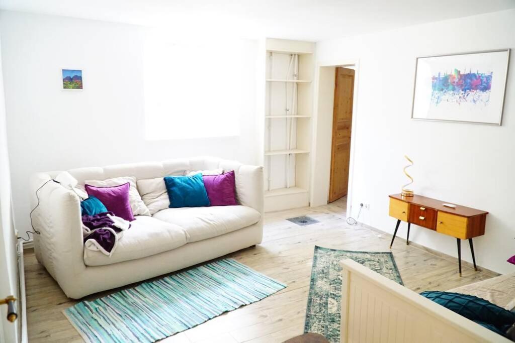 Gemuetliche 3-zkb Wc Souterrainwohnung In Bestlage Apartment