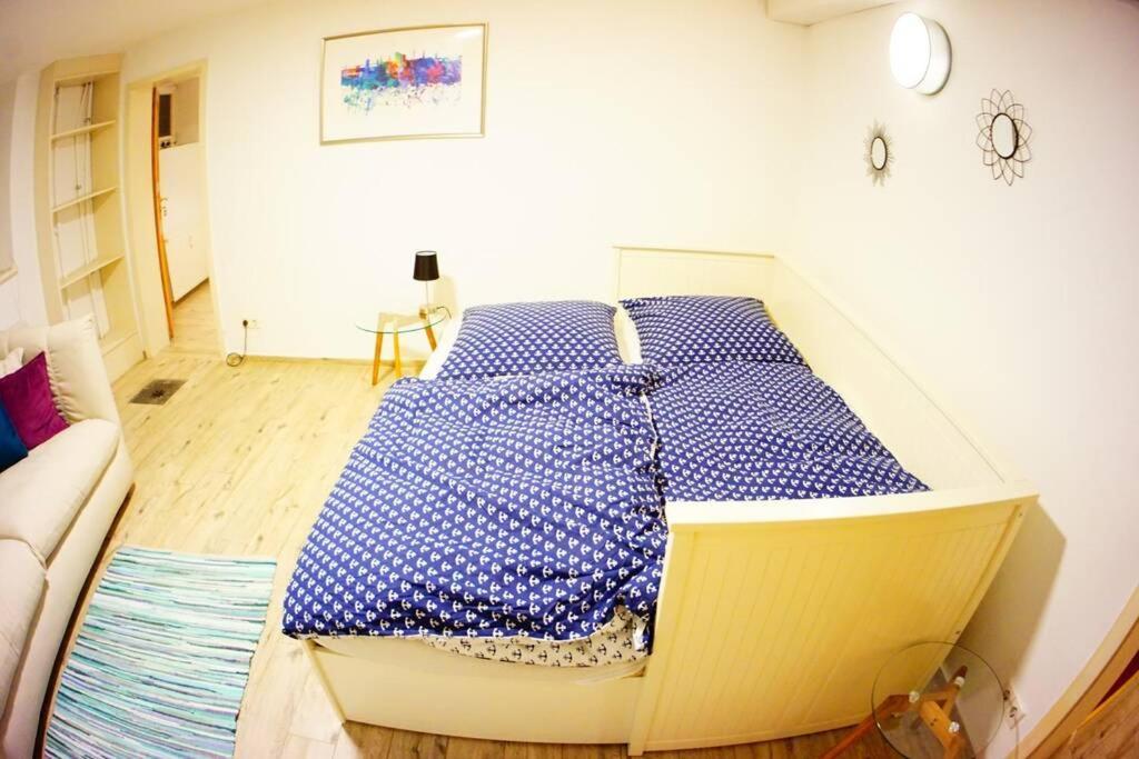 Apartment Gemuetliche 3-zkb Wc Souterrainwohnung In Bestlage