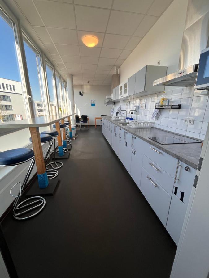 Hostel Arena & Monteurzimmer