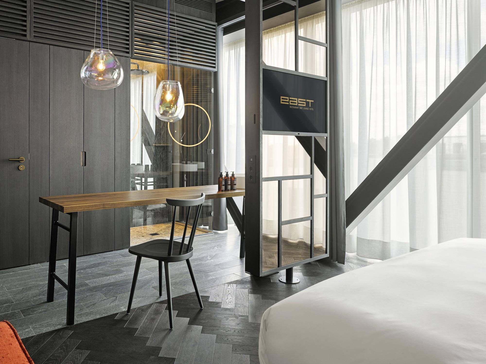 Hotel East 4*