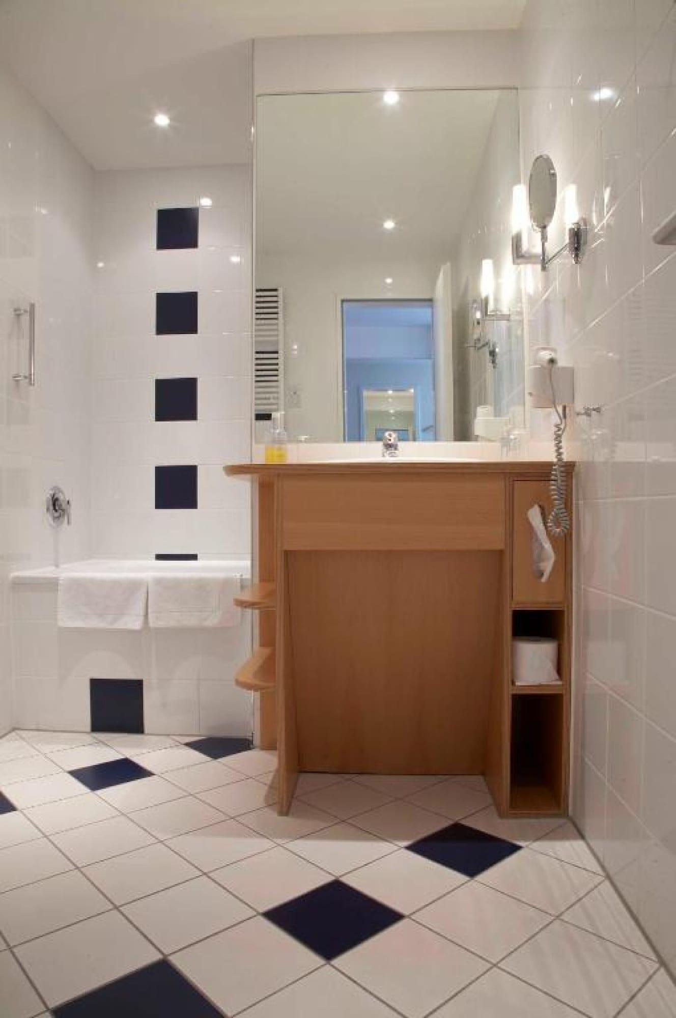 Hotel Baseler Hof 4*