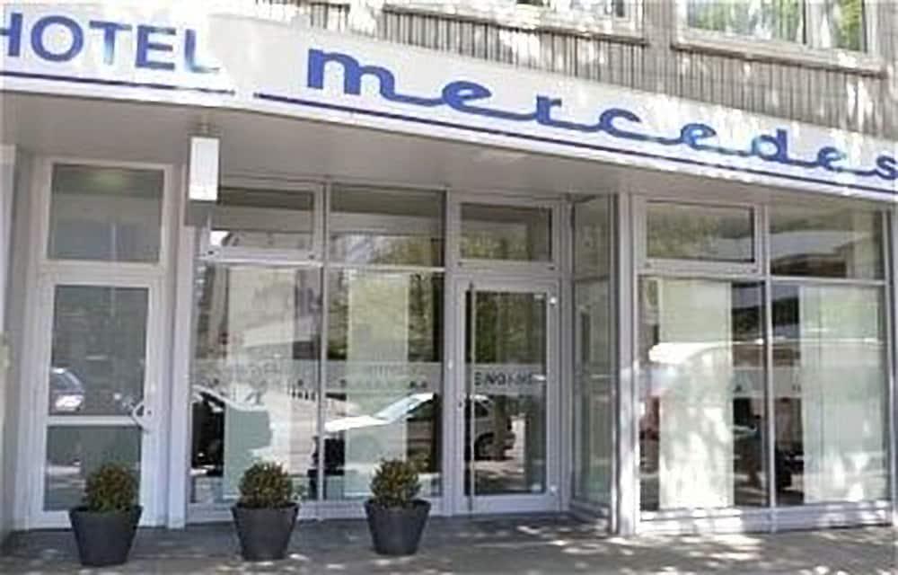 Mercedes/centrum Hotel 2*