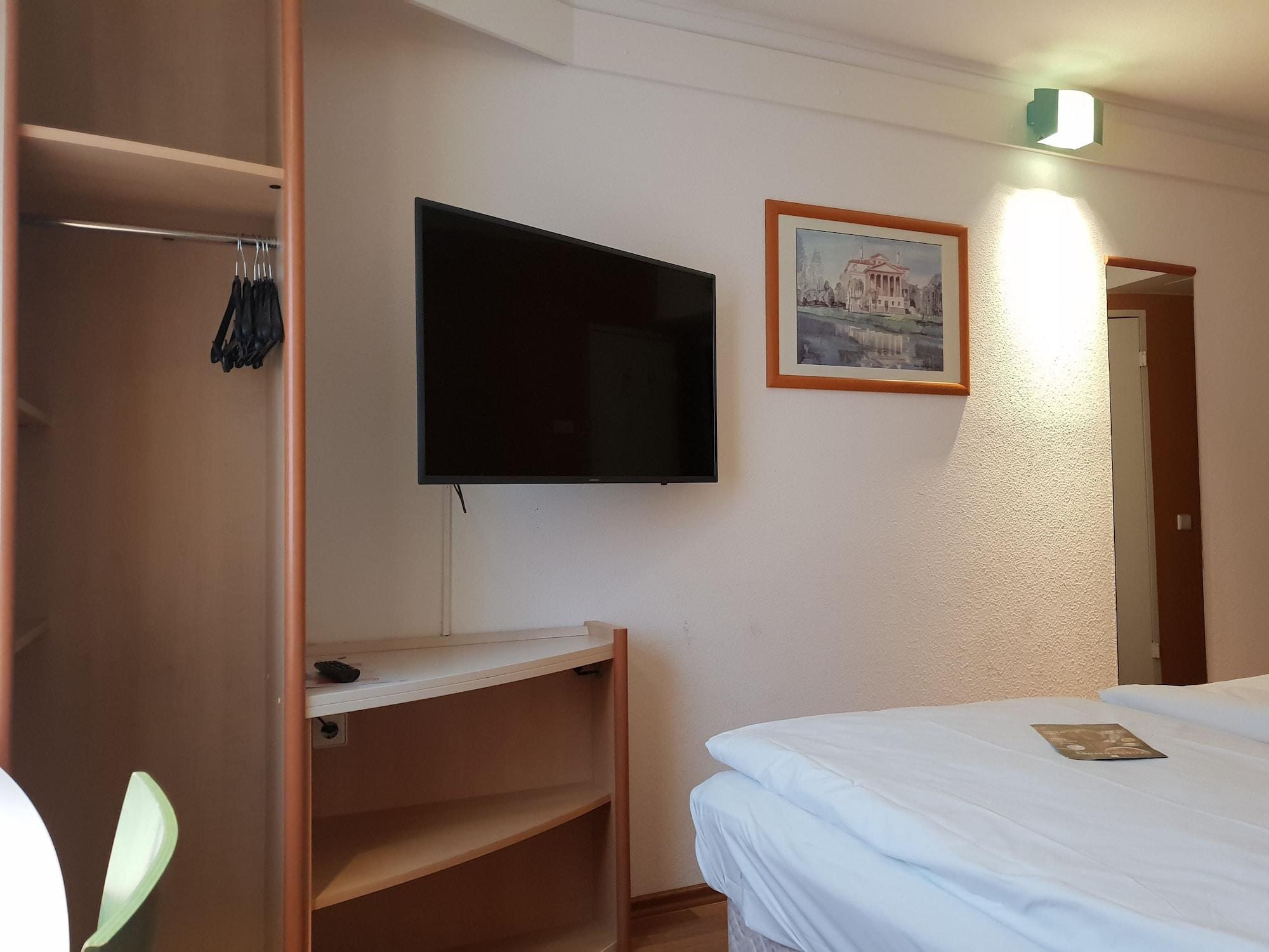 Ibis Airport Hotel 3*