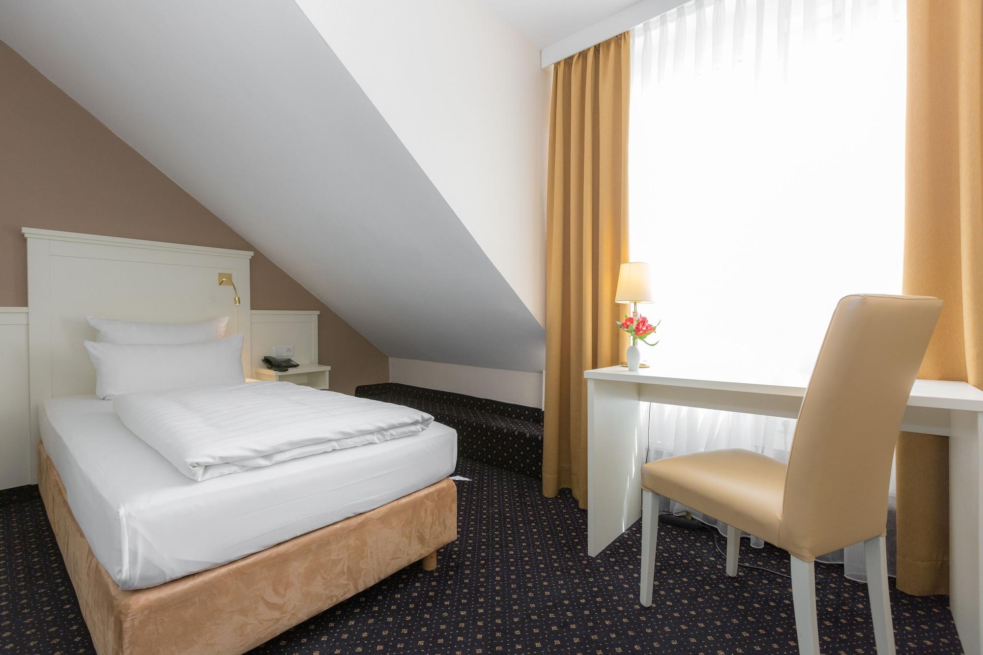 Fuerst Bismarck 3* Hamburg