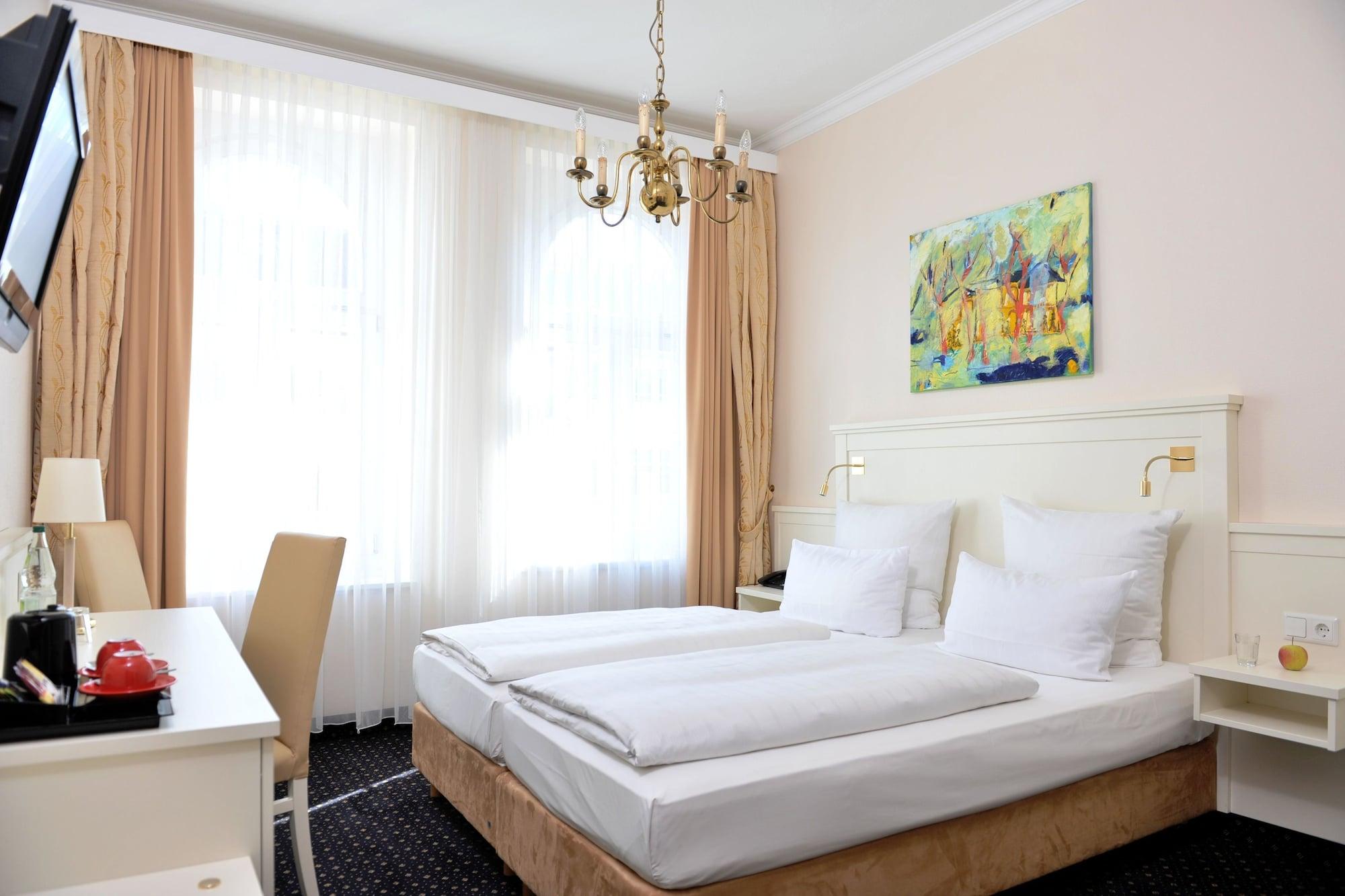 Fuerst Bismarck Hotel 3*