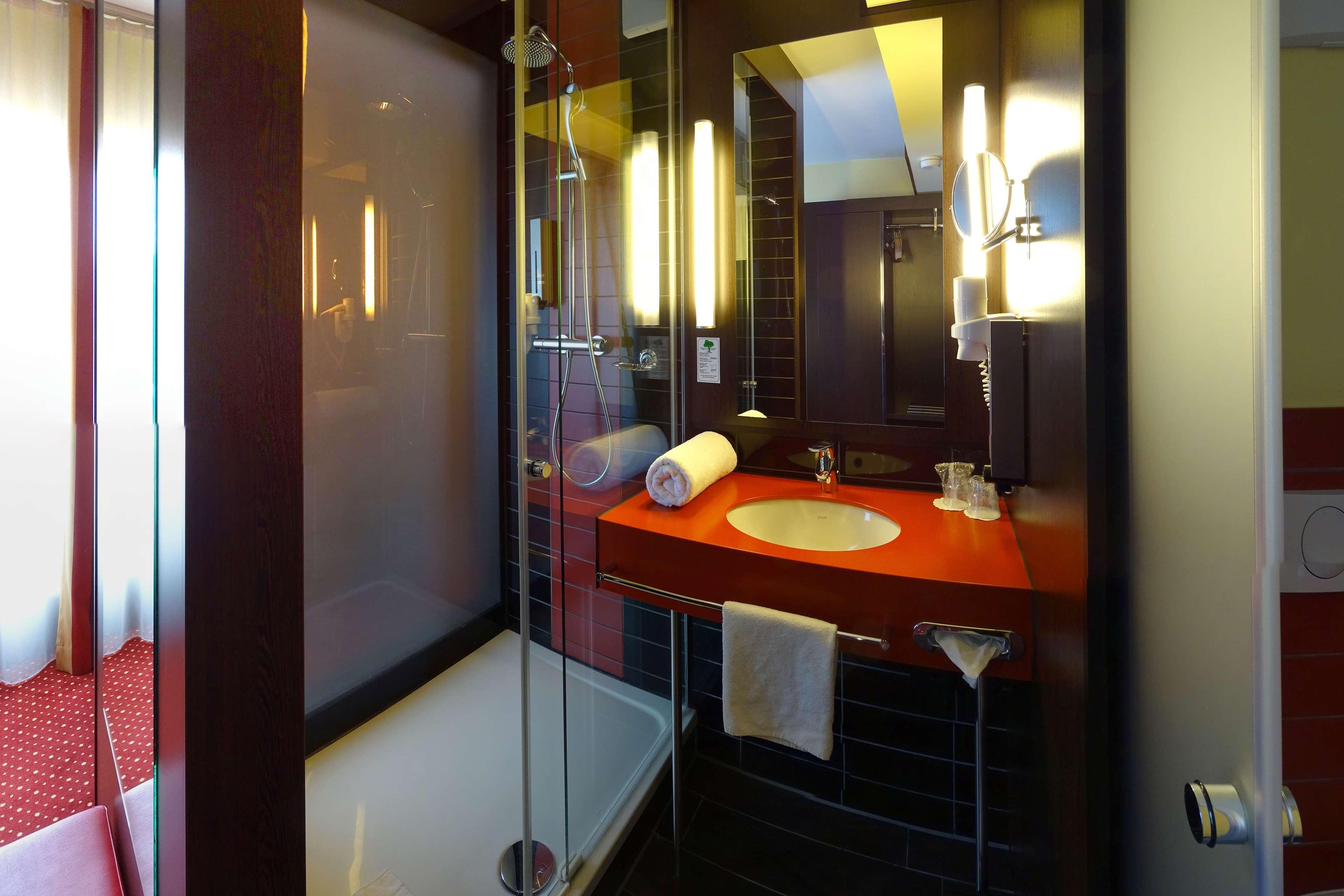 Western Plaza Hotel 4*