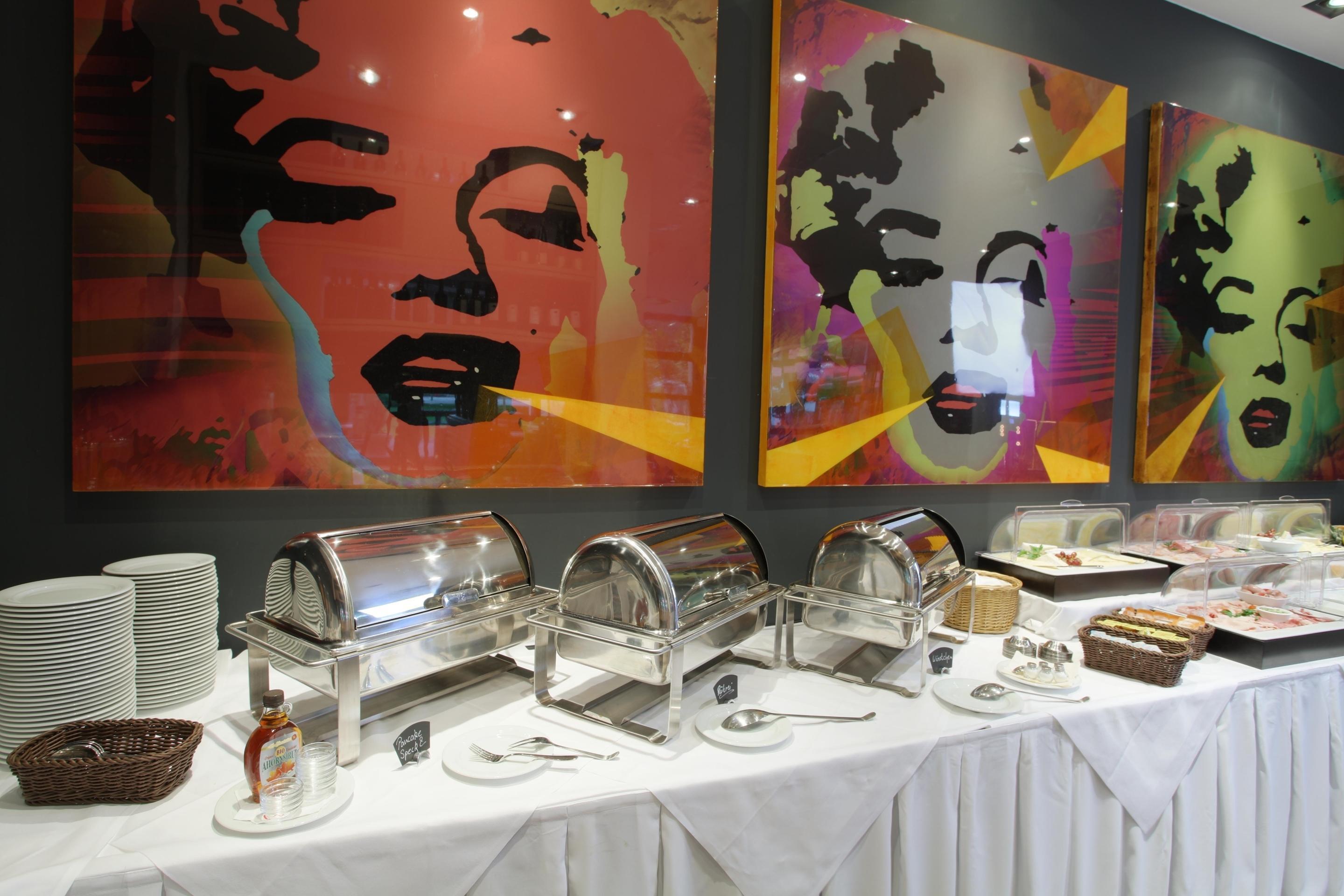Western Plaza 4*
