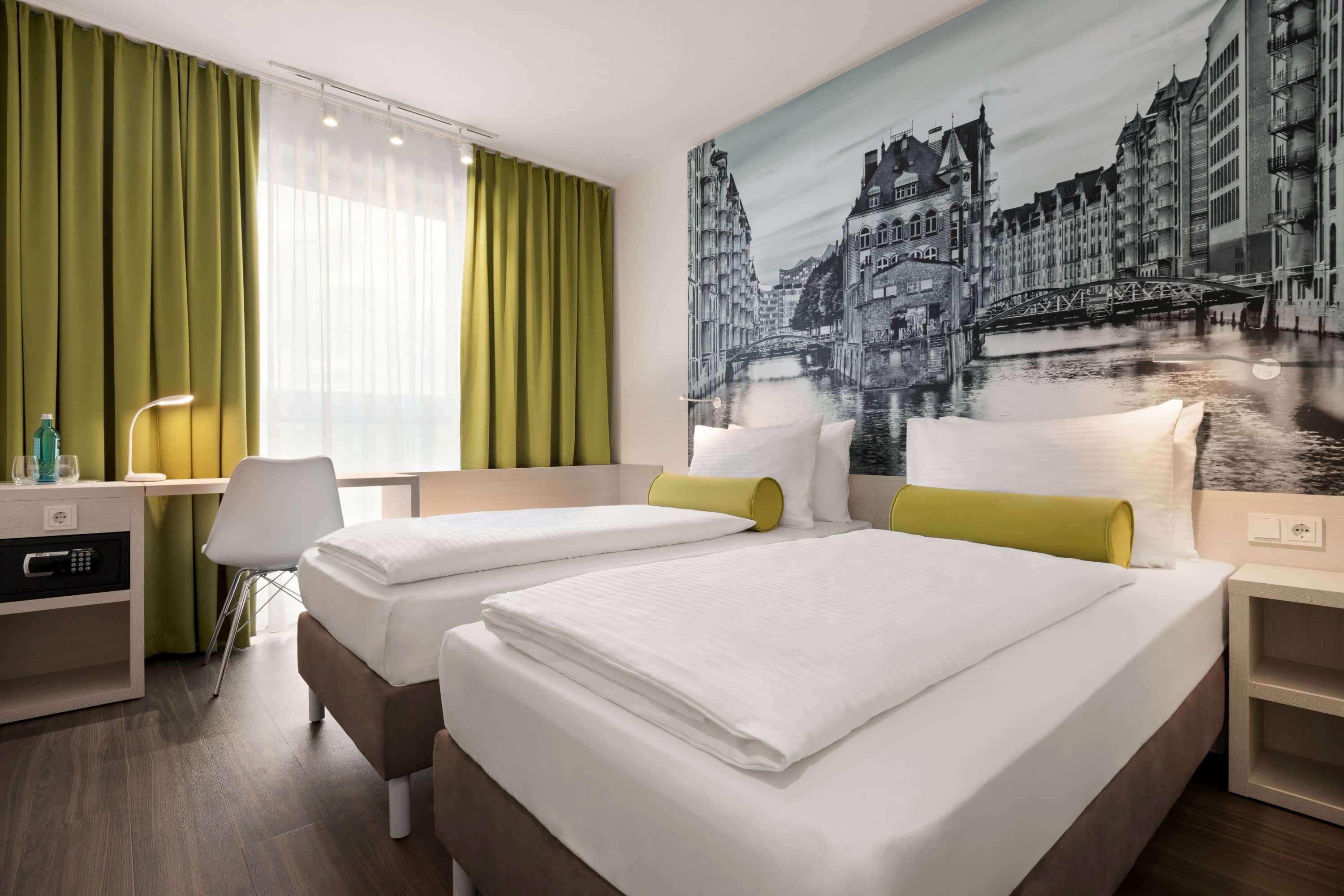 Super 8 By Wyndham Mitte 3*