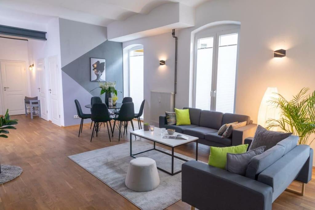 100 M2 Loft