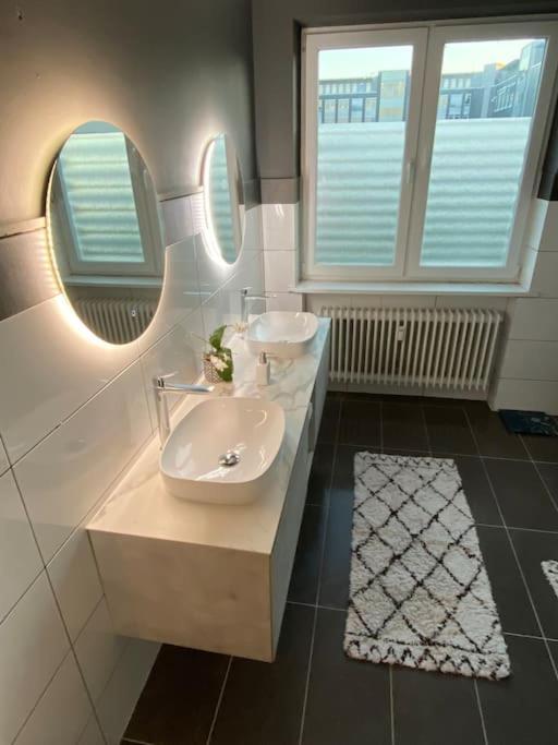 Sued- 5 Zimmer_15 Personen _ Komplett_eingerichtet Apartment *